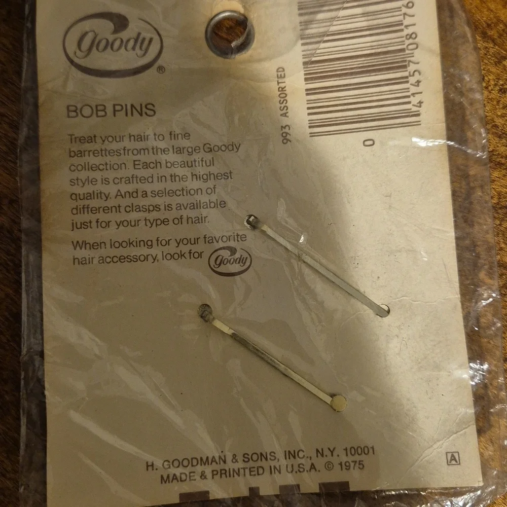 Vtg 1975 Goody Bob Pins~Green/Gold Green Heart Key Shape Hair~Vanity Accessory